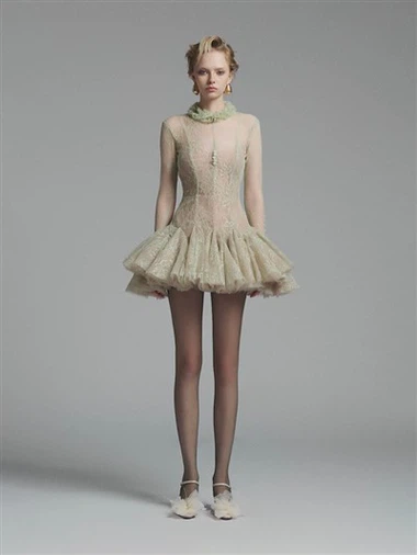 الفستان الصغير الساحر الدانتيل