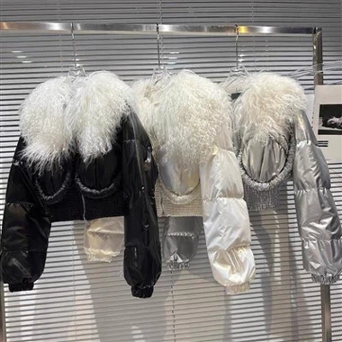 السترات المنتفخة من طوق الفراء