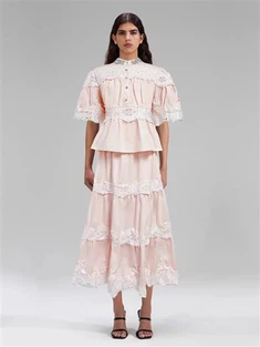 الدانتيل الوردي الرومانسي - فستان مقلد